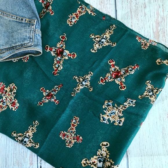 GREEN CROSS INFINITY SCARF - Picture 3 of 5